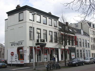 905242 Gezicht op het pand Biltstraat 154 (voormalige apotheek Bogaerdt) te Utrecht, dat verbouwd gaat worden tot ...